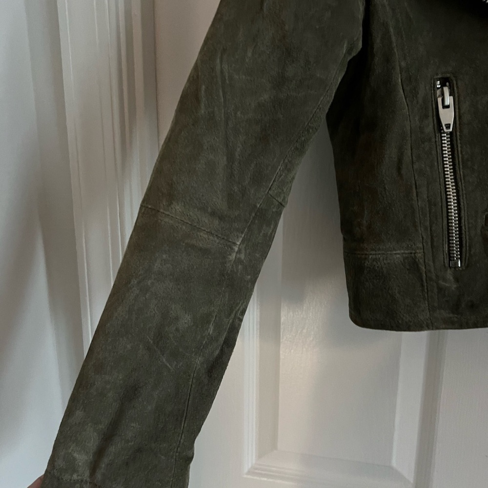 SL8 BlankNYC Moss Green Suede Leather Moto Jacket Zip Crop. EUC. Size small. - Picture 2 of 8